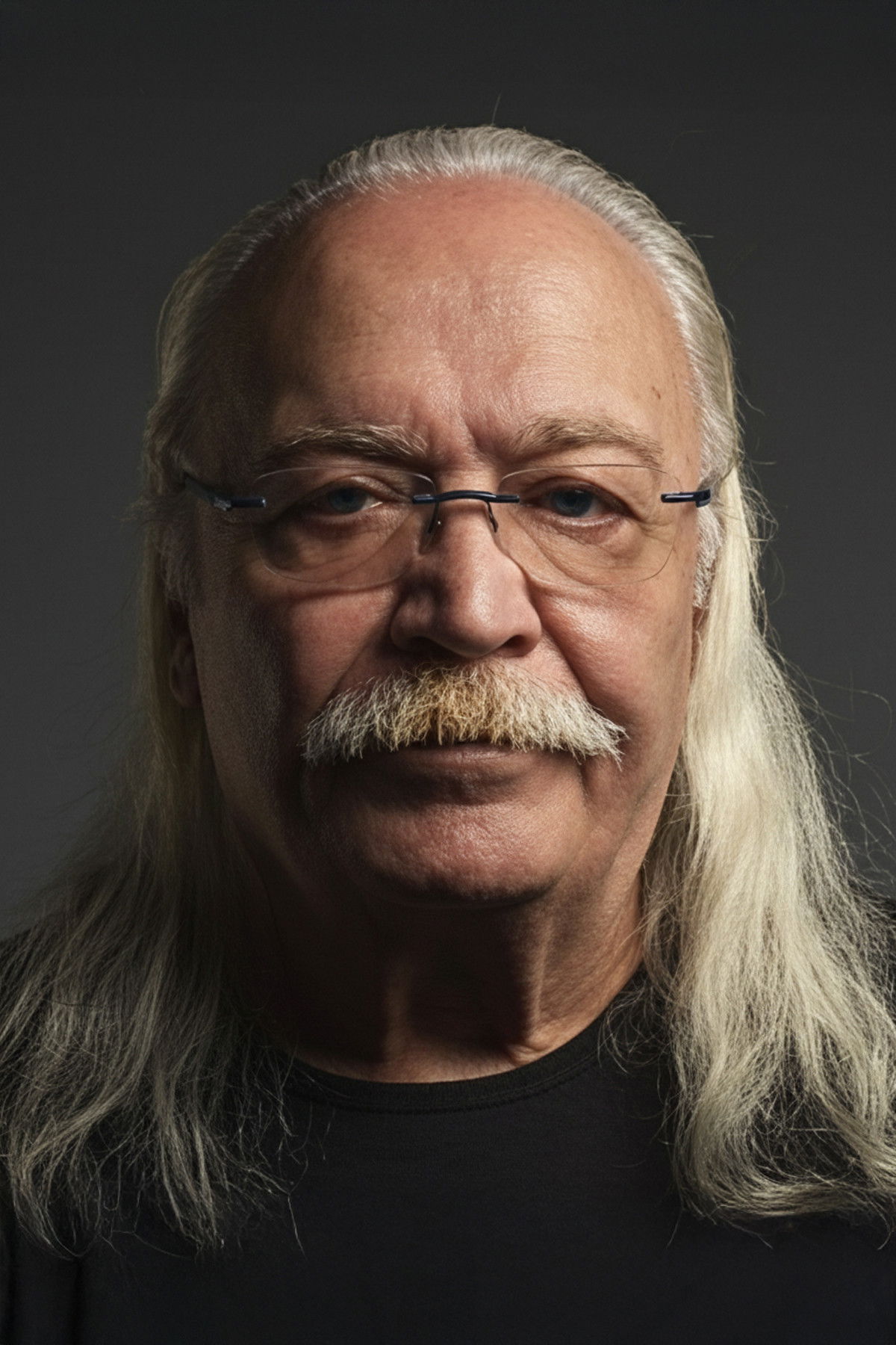 et billede af Cahit Berkay