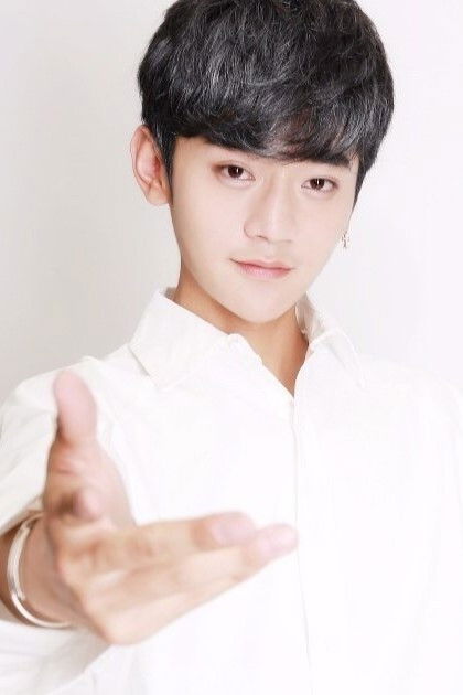 et billede af Yu Kaining