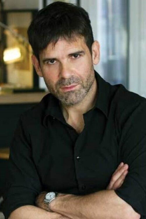 et billede af Menelaos Karamaghiolis