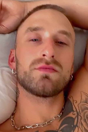 et billede af Ezra Scott