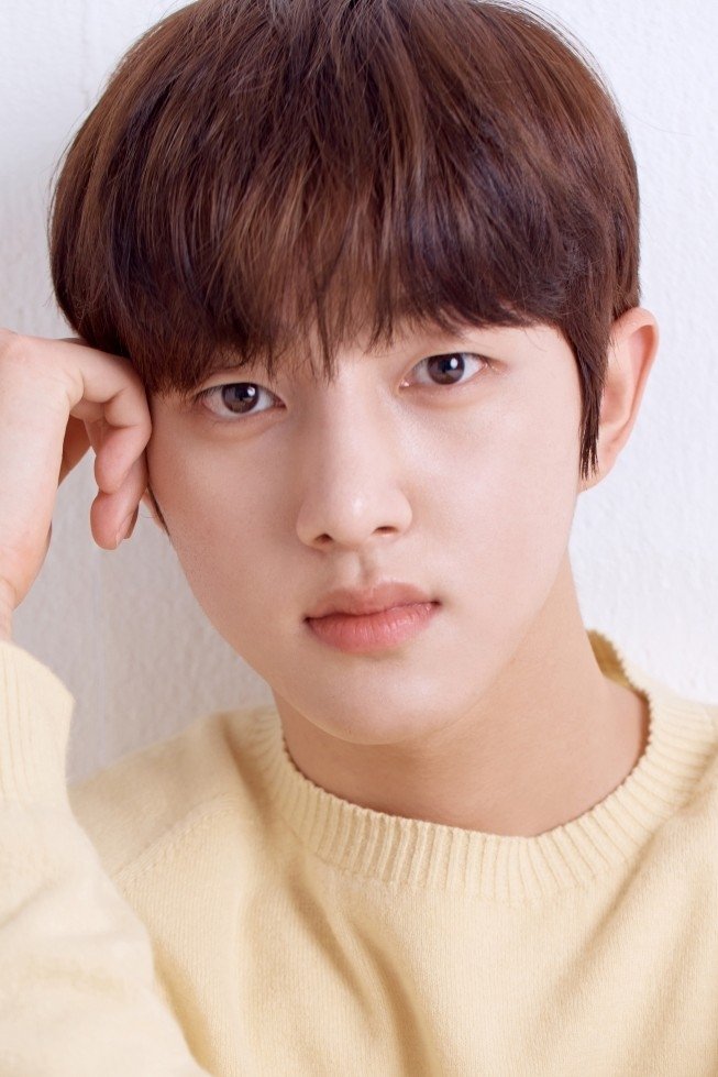 Bong Jae-hyun's picture in the cast