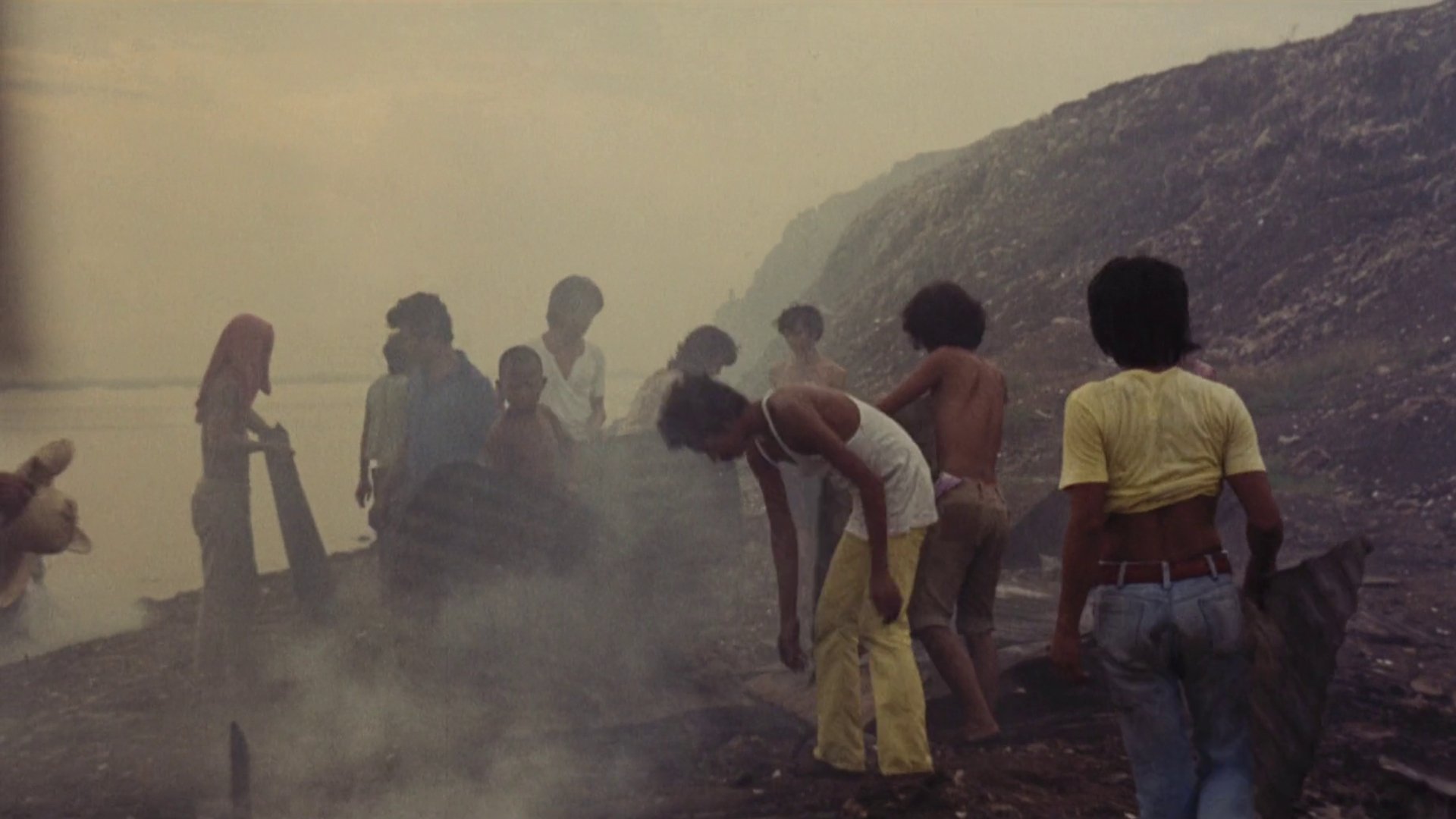 Maynila sa mga Kuko ng Liwanag (1975)