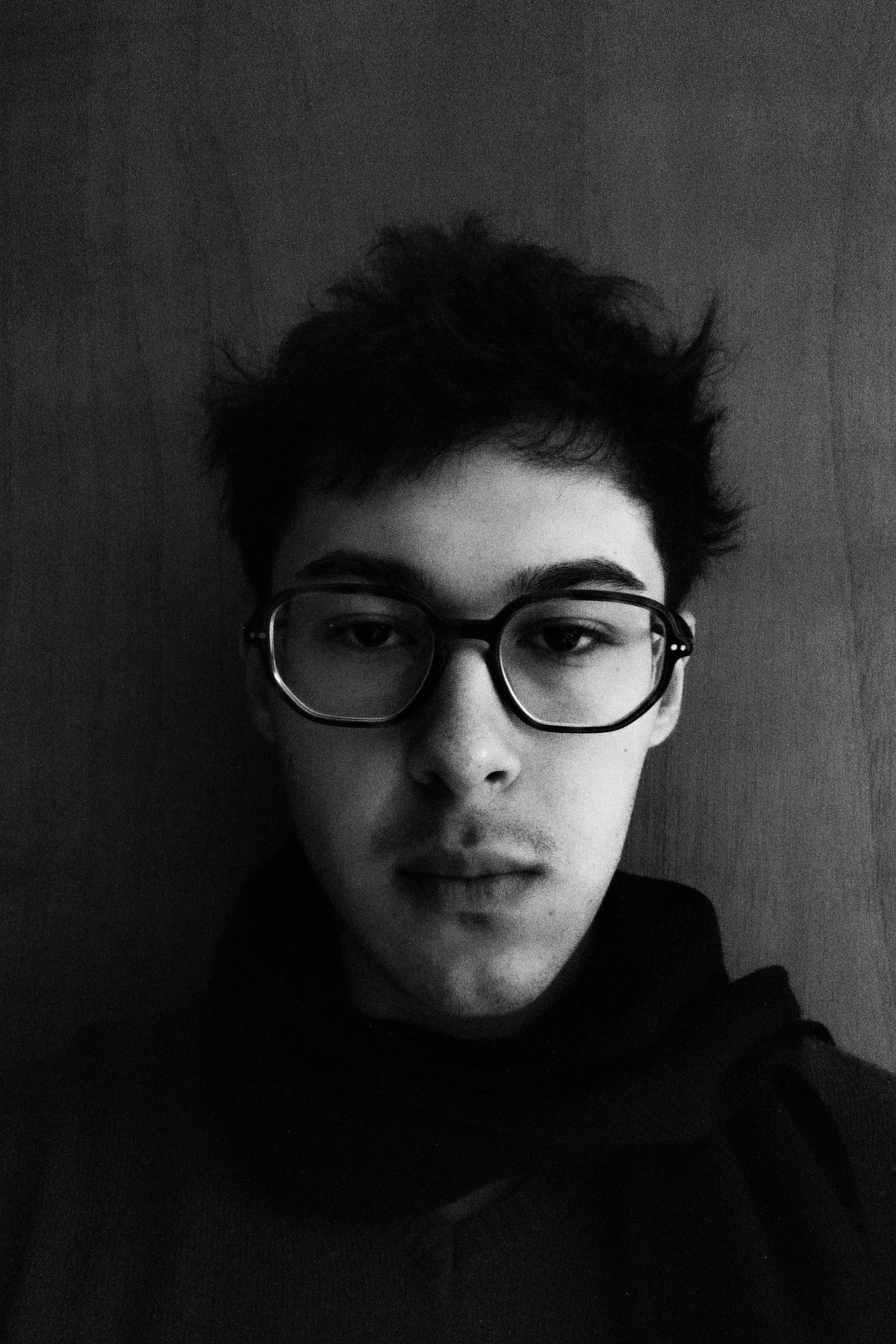 et billede af Gabriel Corsi