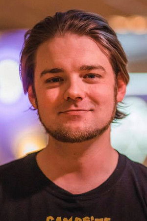 et billede af John Michael Lowe