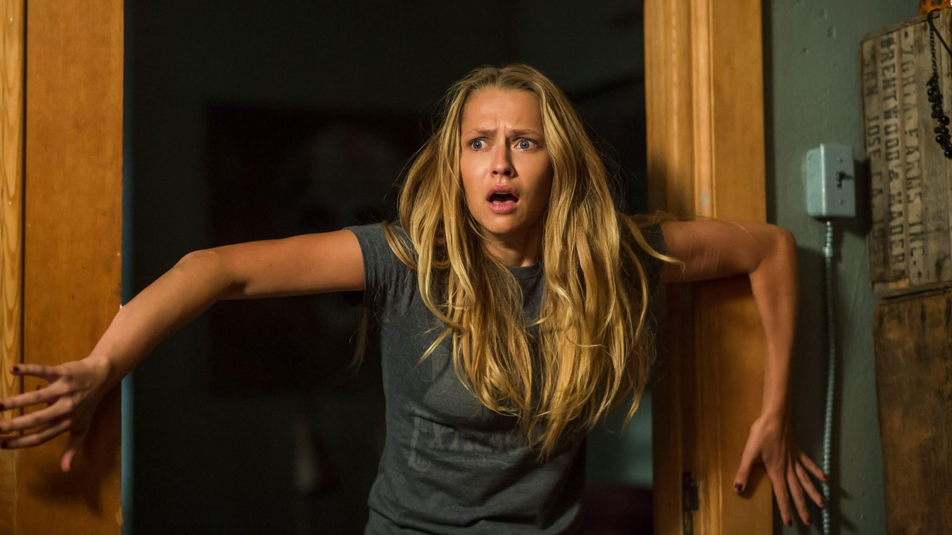 Lights Out (2016)