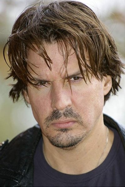 et billede af Tracy E. Thomas