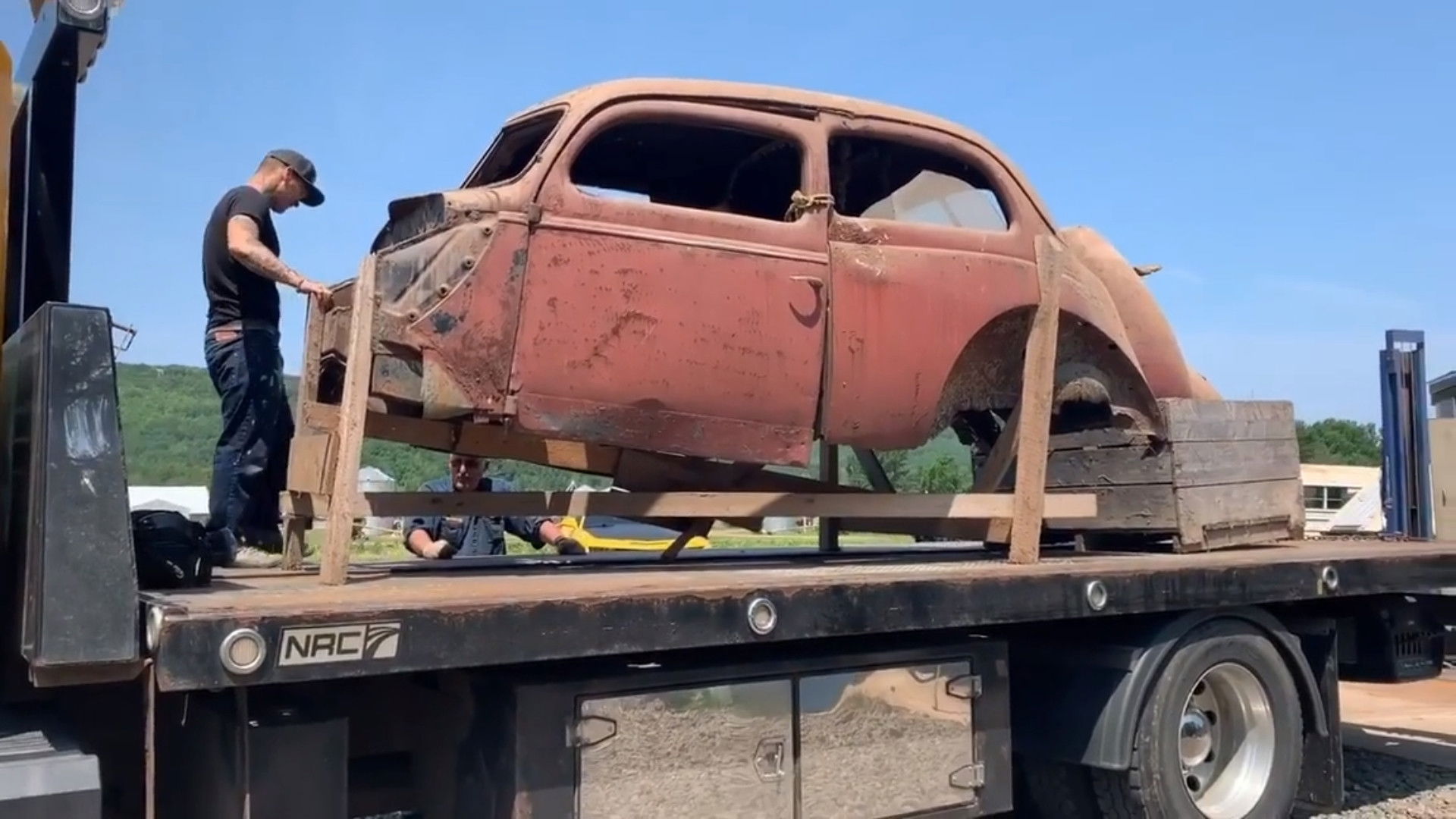 Bad Chad Customs S02E03 backdrop