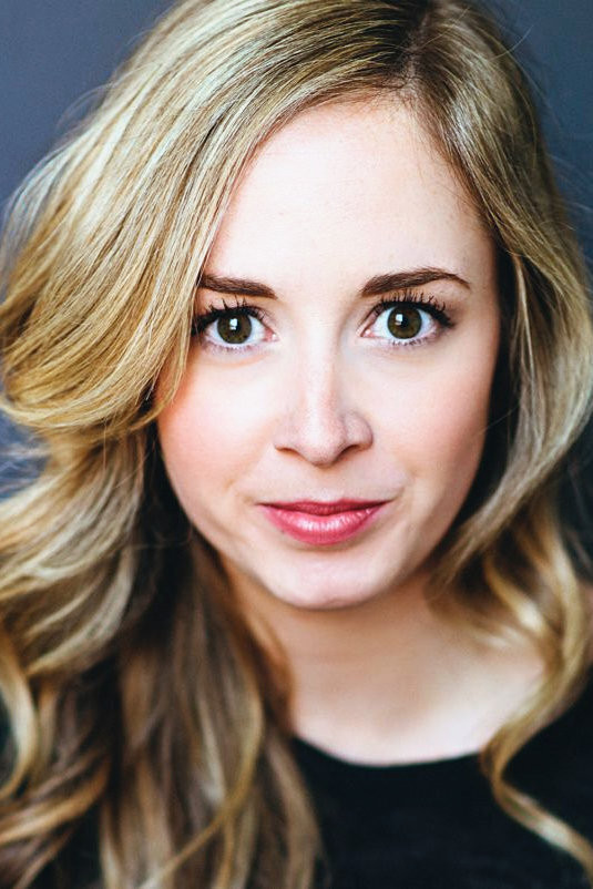 et billede af Hallie Seline