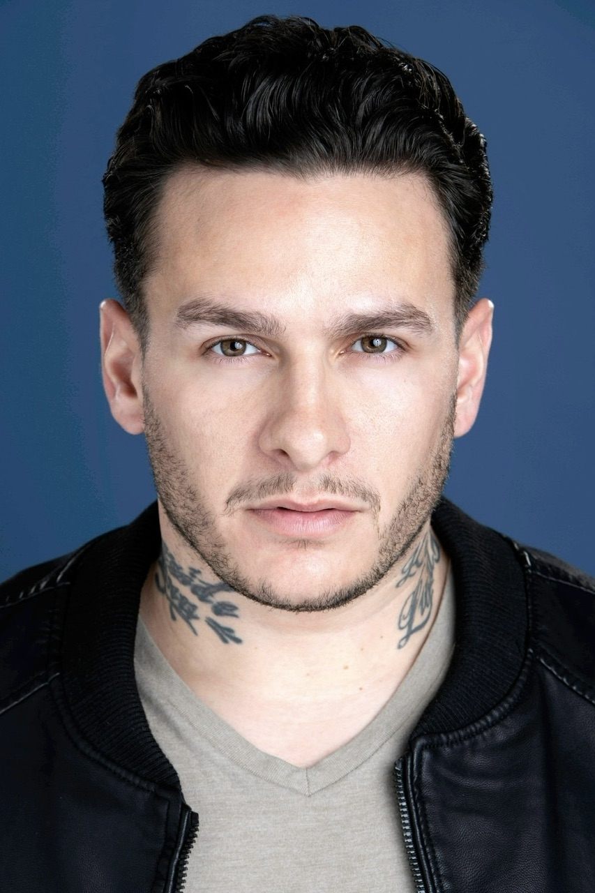 et billede af Raymond Power