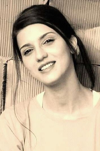 et billede af Duyğu Dəvəli