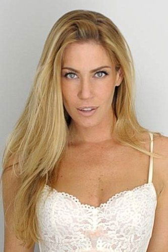 et billede af Mossy Santini