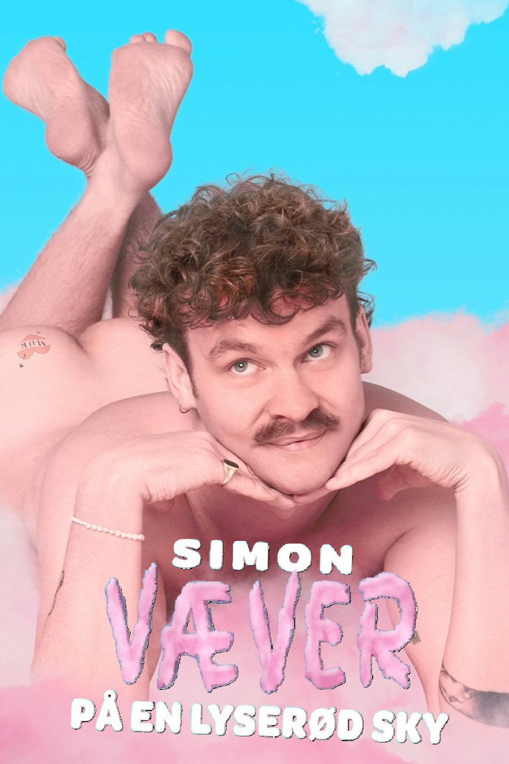 Simon V&aelig;ver P&aring; En Lyser&oslash;d Sky