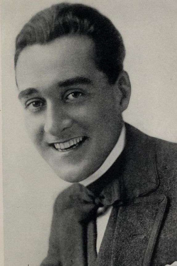 et billede af Jack Standing