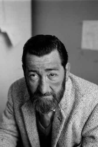 et billede af Denis Brennan