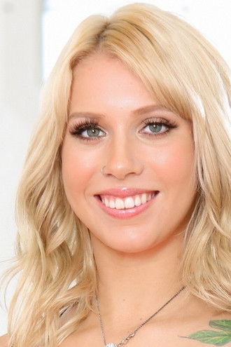 et billede af Chanel Grey