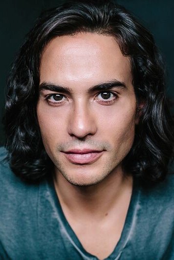 et billede af Adam Zuniga