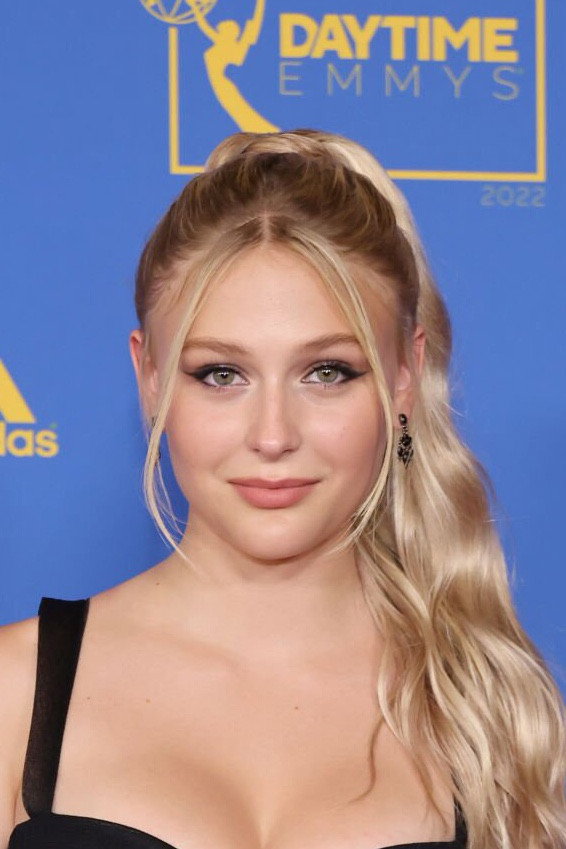 Alyvia Alyn Lind