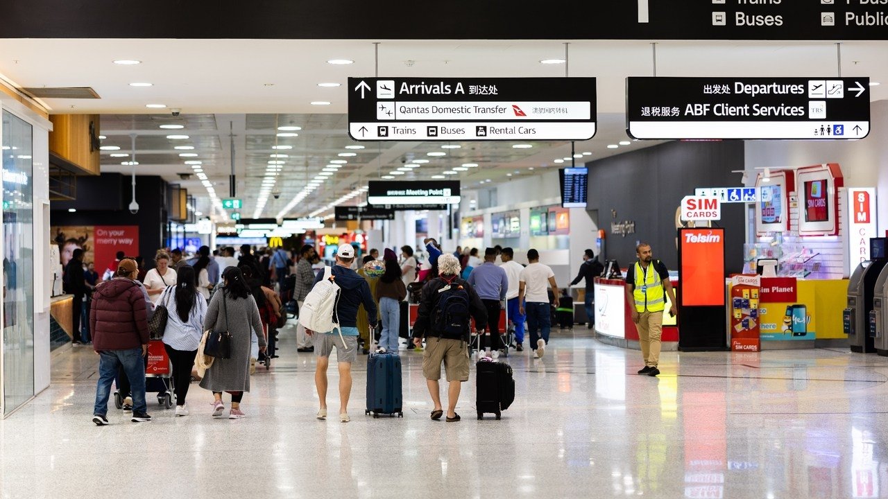 Inside Sydney Airport S1E7 backdrop