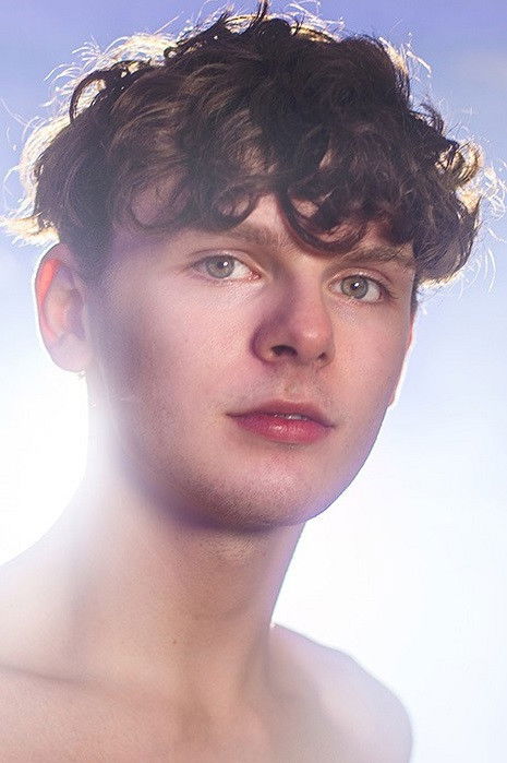 et billede af Ethan Tate