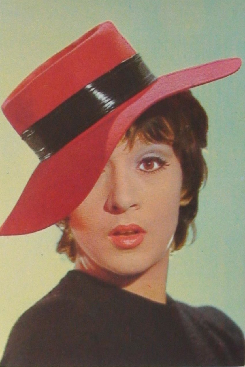 et billede af Anda Călugăreanu