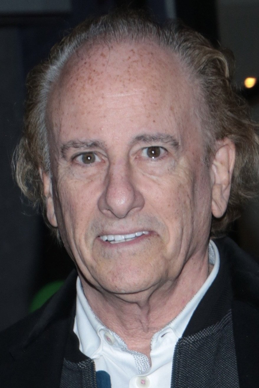 et billede af Mark L. Lester