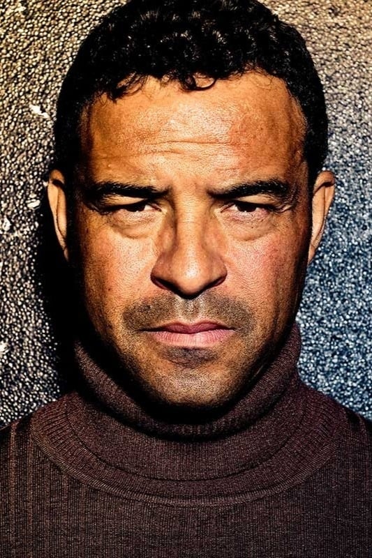 et billede af Raphael Rowe