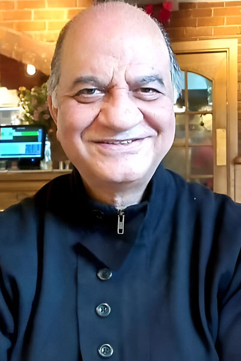 et billede af Yogendra Tiku