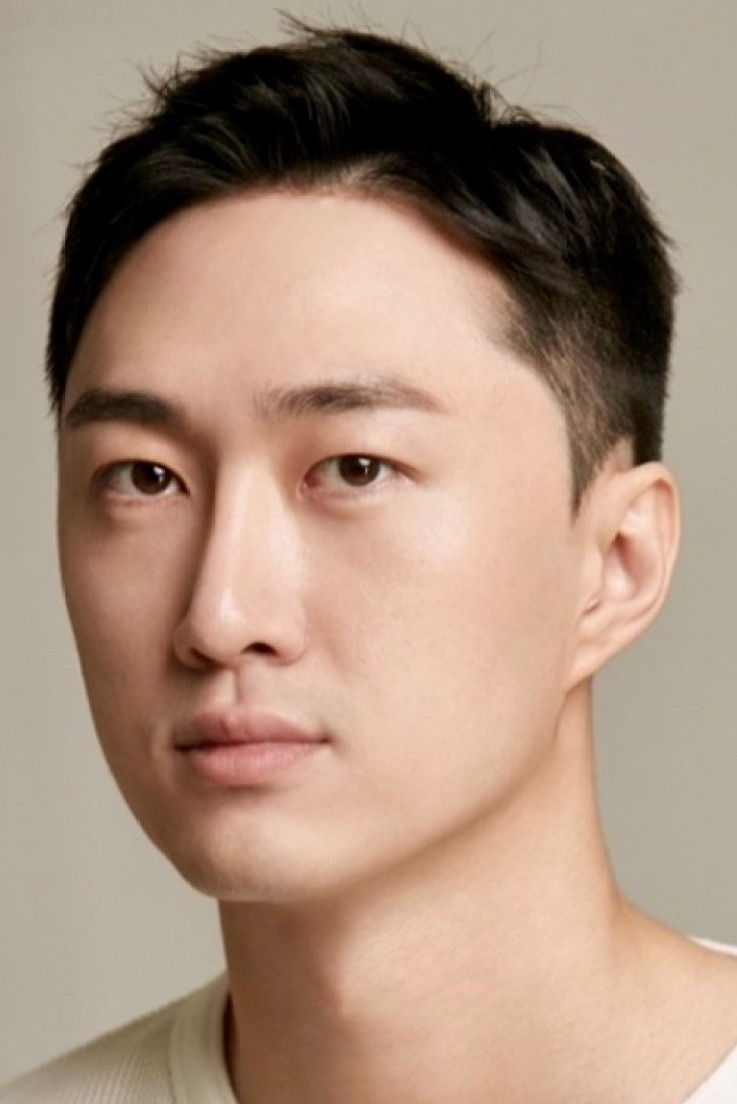 et billede af Lee Dong-Young