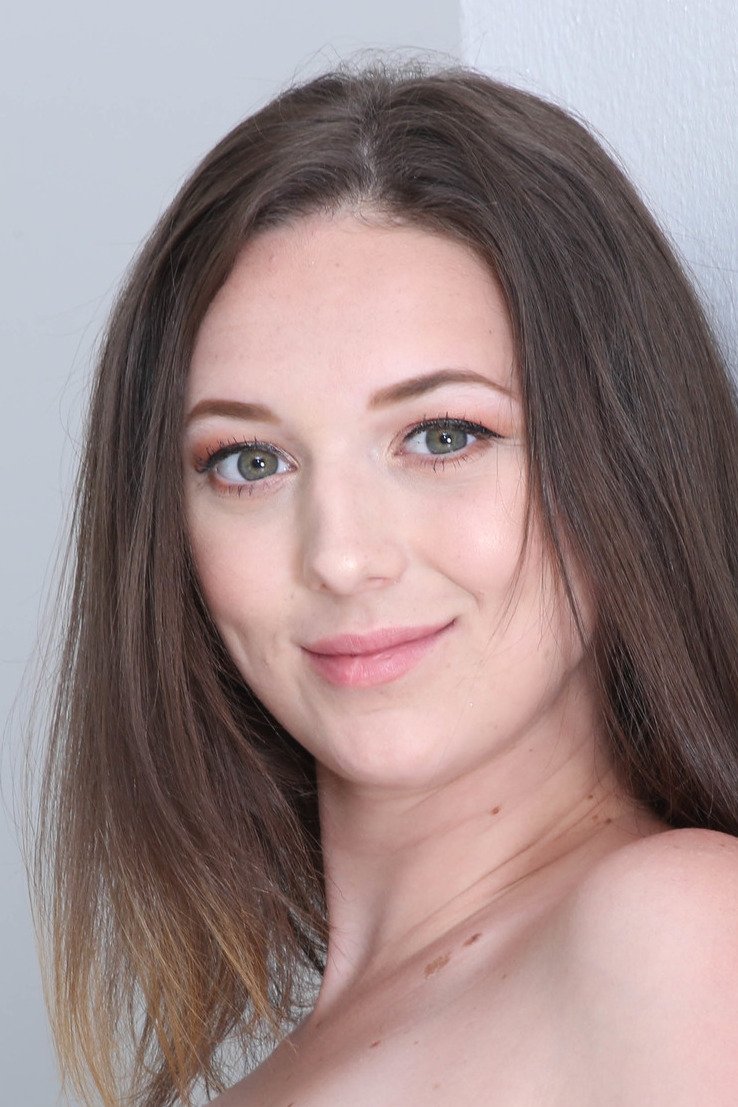 Isabella De Laa Profile Images — The Movie Database (TMDB)