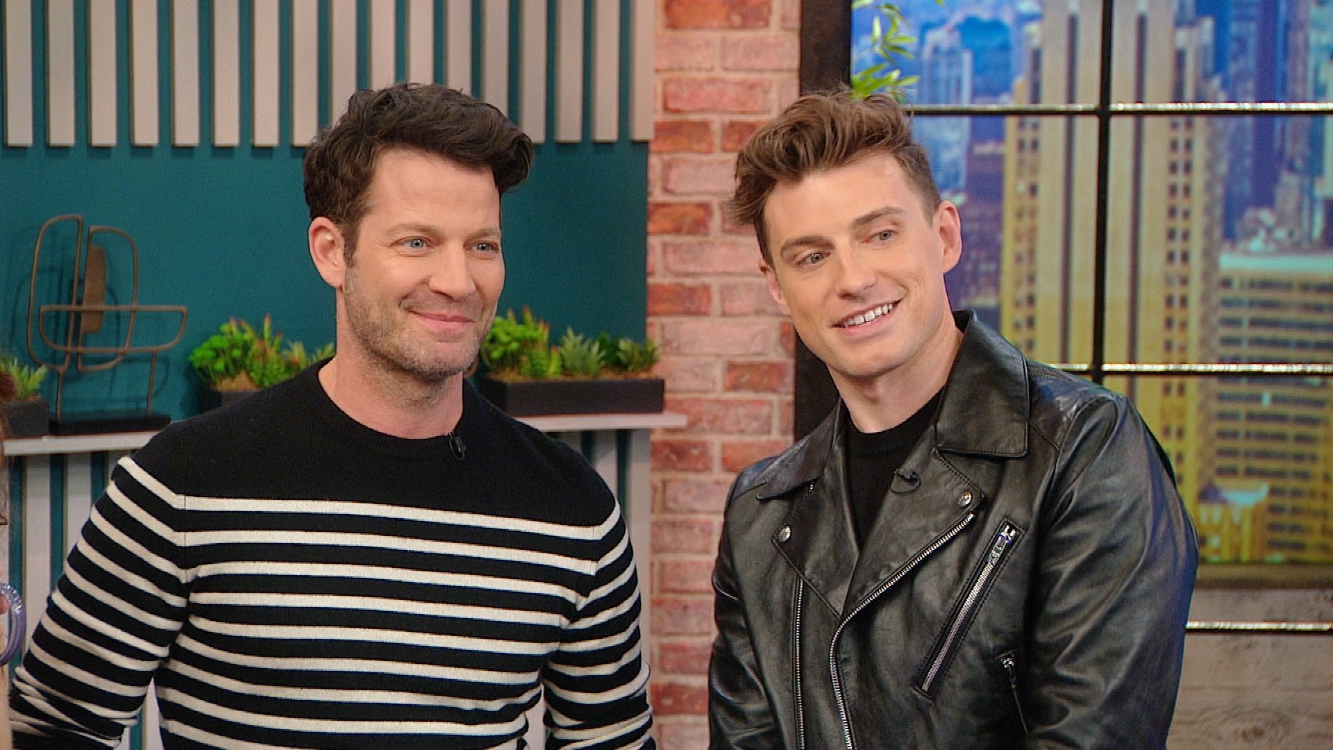 Rachael Ray Season 13 :Episode 122  Nate Berkus & Jeremiah Brent Settle Design Debates + Chef Richard Blais' Juicy Lucy Burger