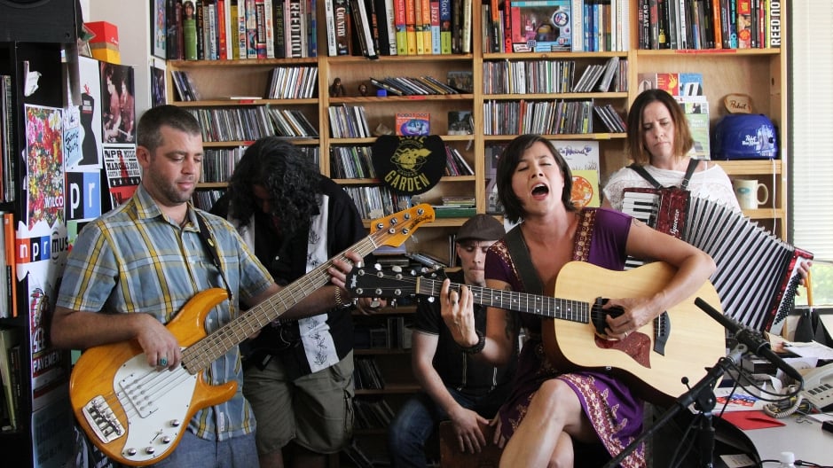 NPR Tiny Desk Concerts - Staffel 5 Folge 16 (1970)