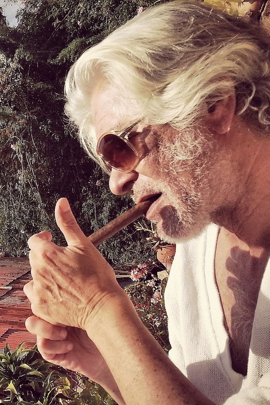 et billede af Miguel Curiel