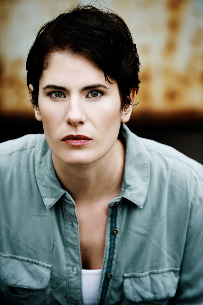 et billede af Demet Fey