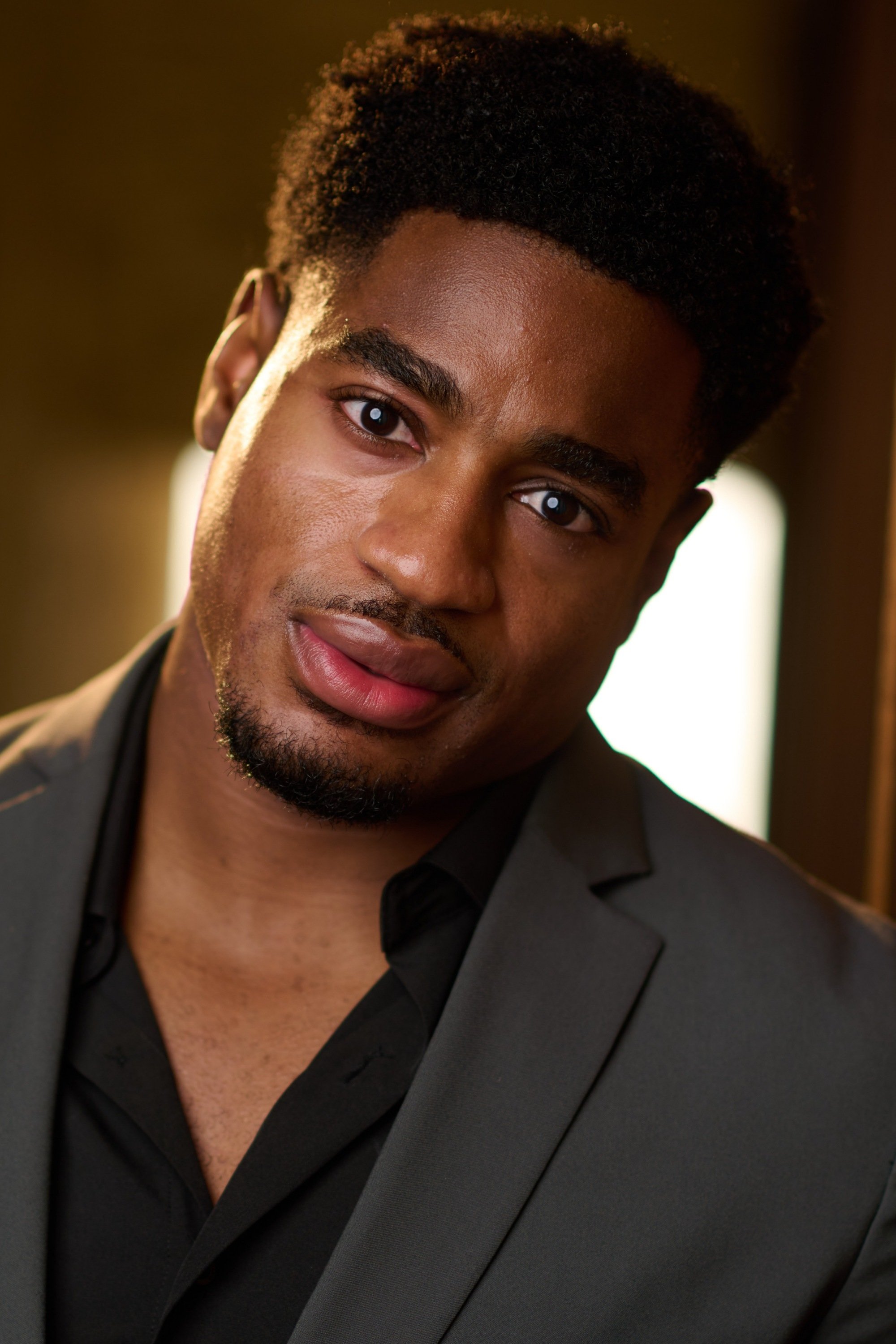 et billede af James Leon