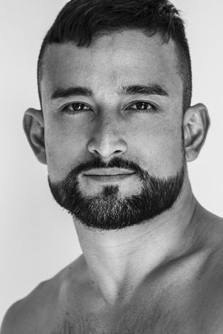 et billede af Mark Kanemura