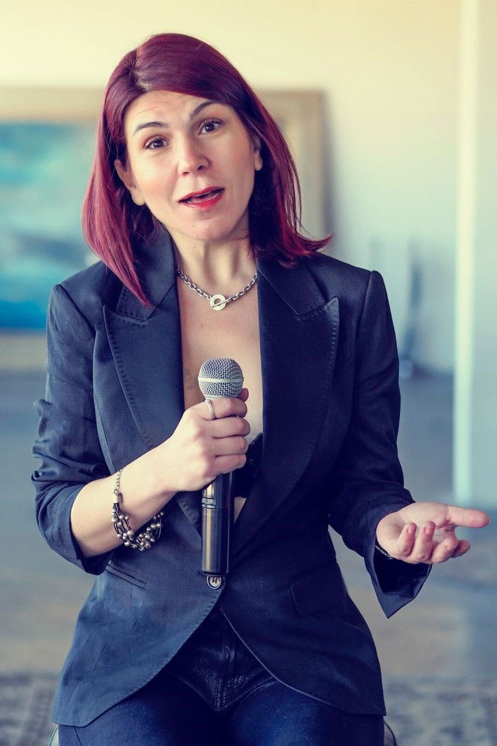 et billede af Demet Hayran