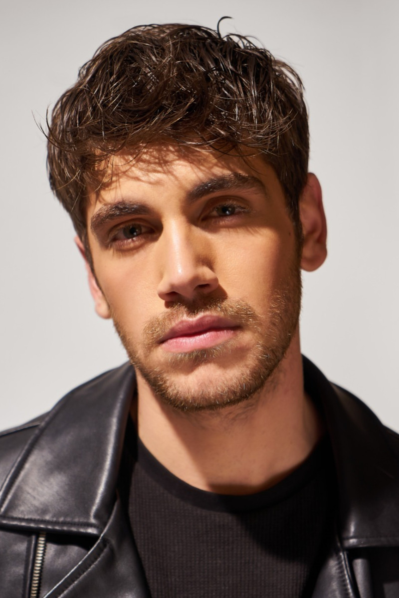 et billede af Emre Bey