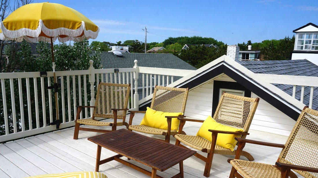 Beach Cottage Chronicles S04E11 backdrop