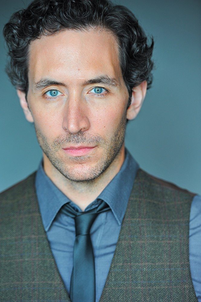 et billede af Adam Blake