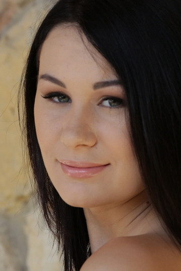 et billede af Nikki Stills