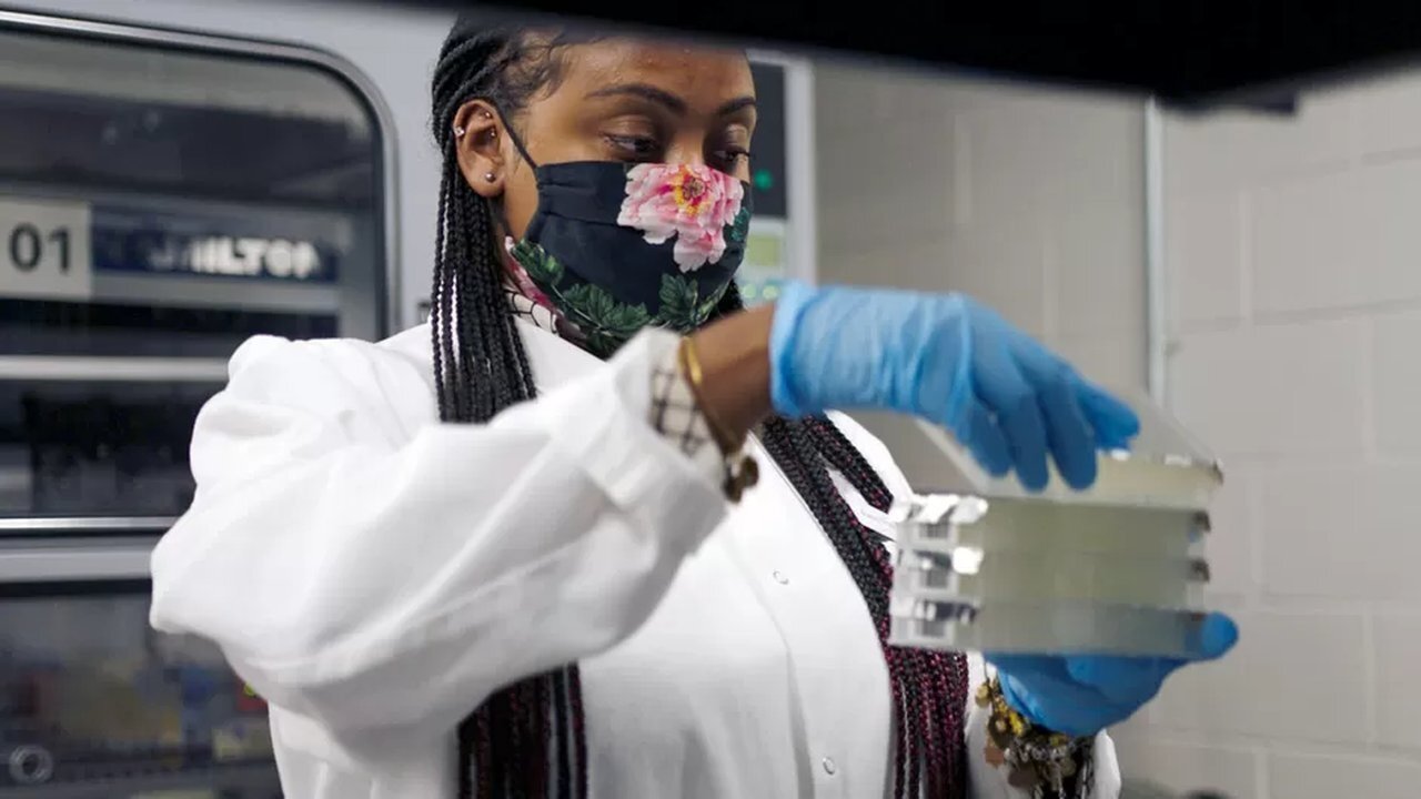 Race for the Vaccine (2021)