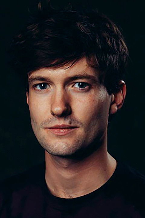 et billede af Drew MacFarlane