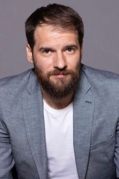 et billede af Adnan Goro