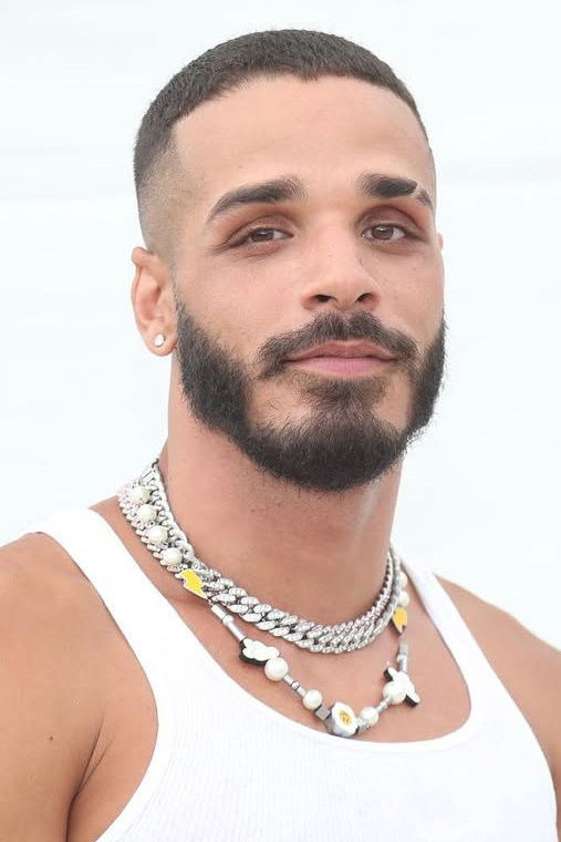 Profile Ellie Lei with character Self