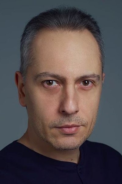 Mert Tanık as Ömer