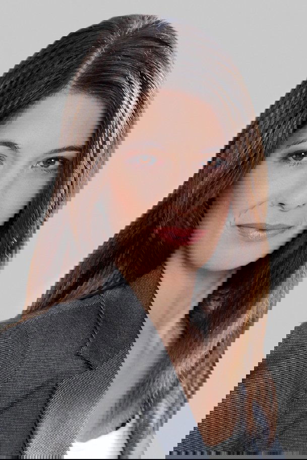Linda Zervakis backdrop