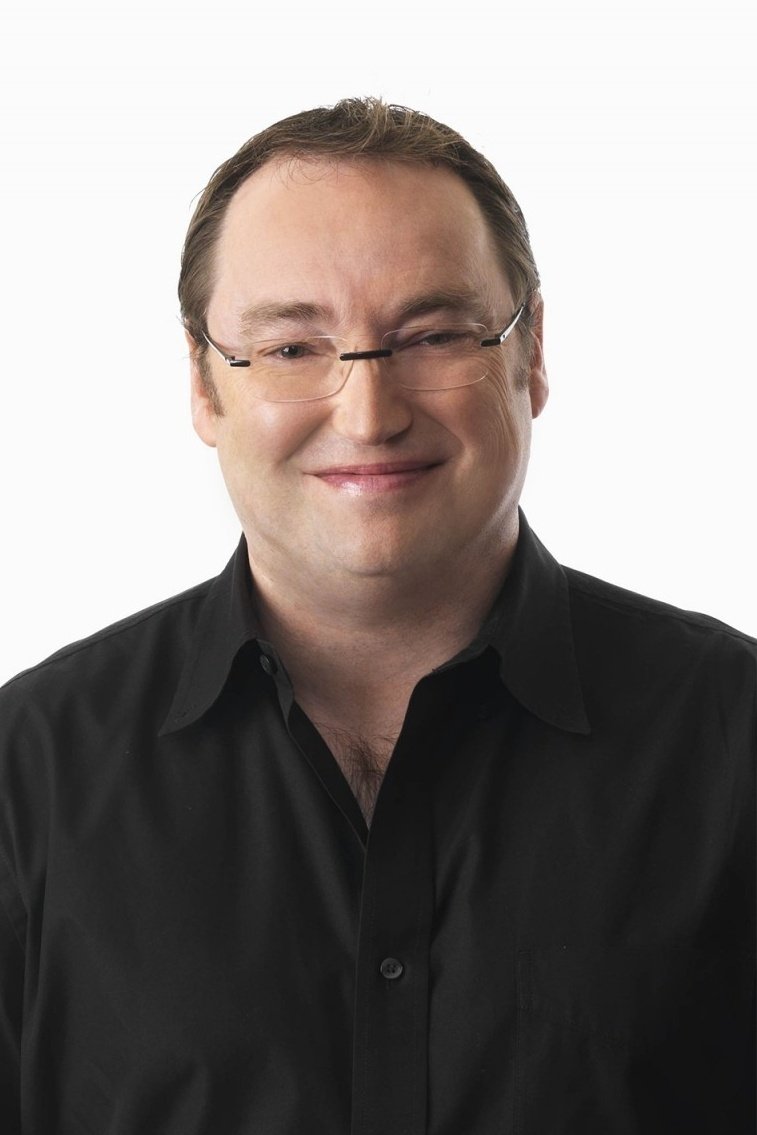 et billede af Simon J. Smith