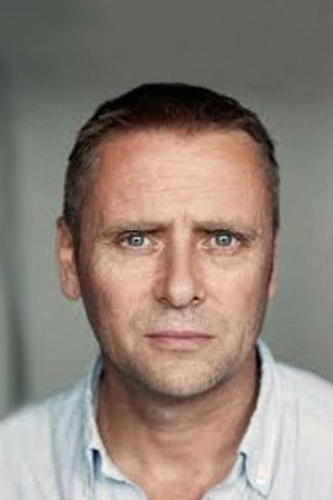 et billede af Mark Powley