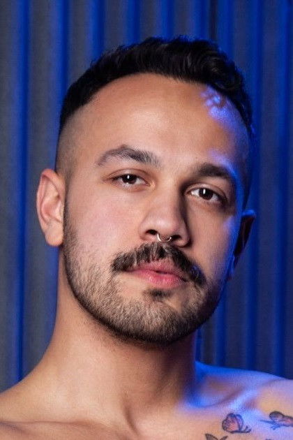 et billede af Dev Tyler