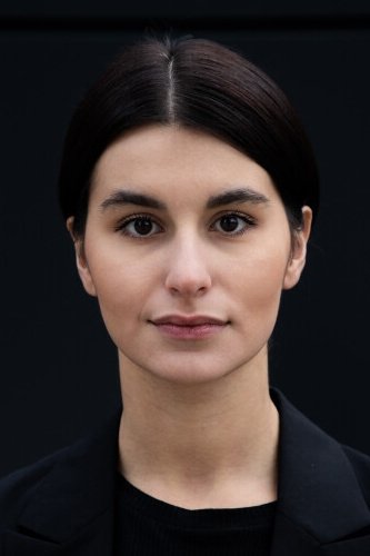 Tereza Vejvodová as Running woman